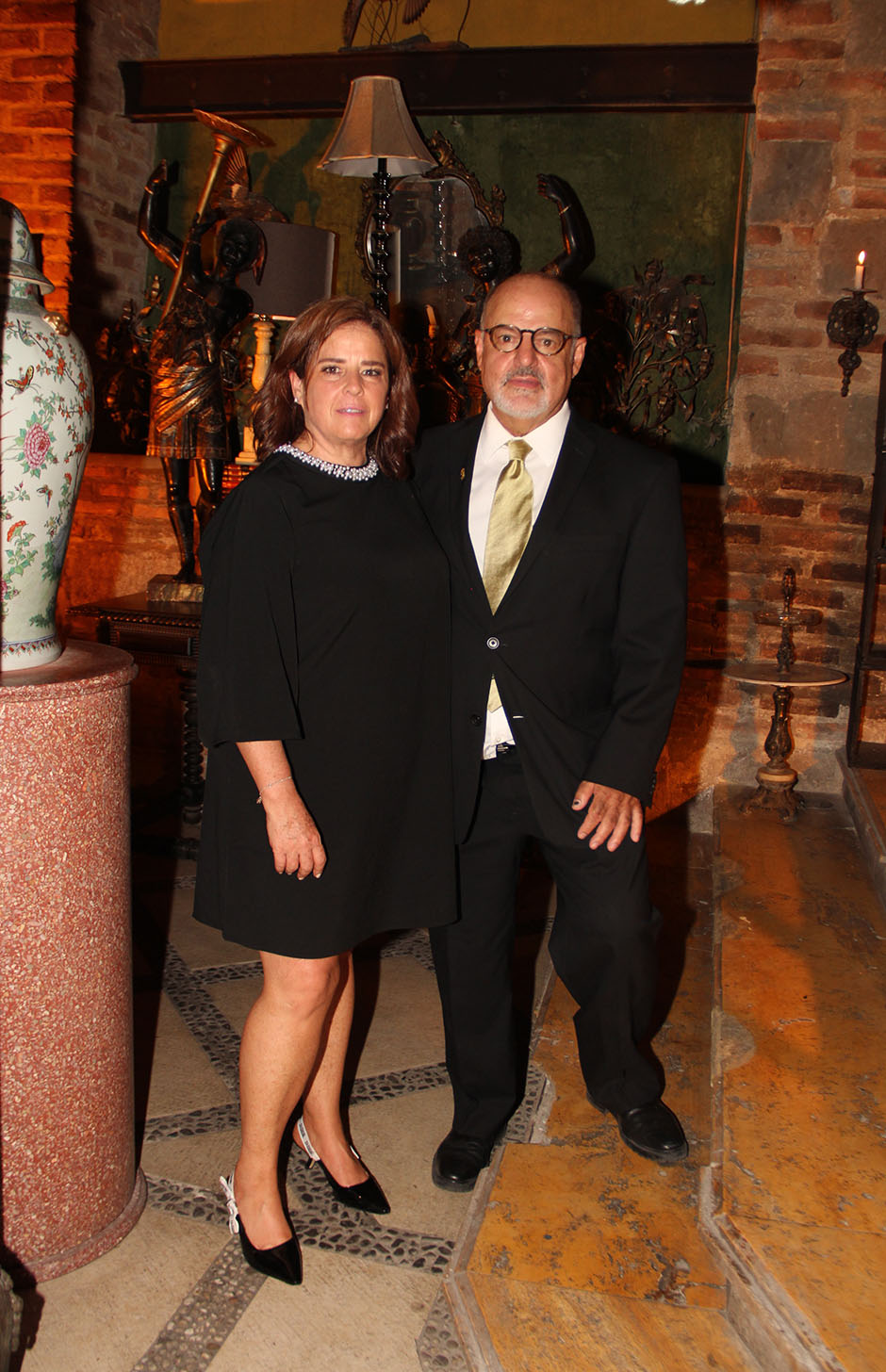 Mireya Esteban de Corona y Daniel Corona