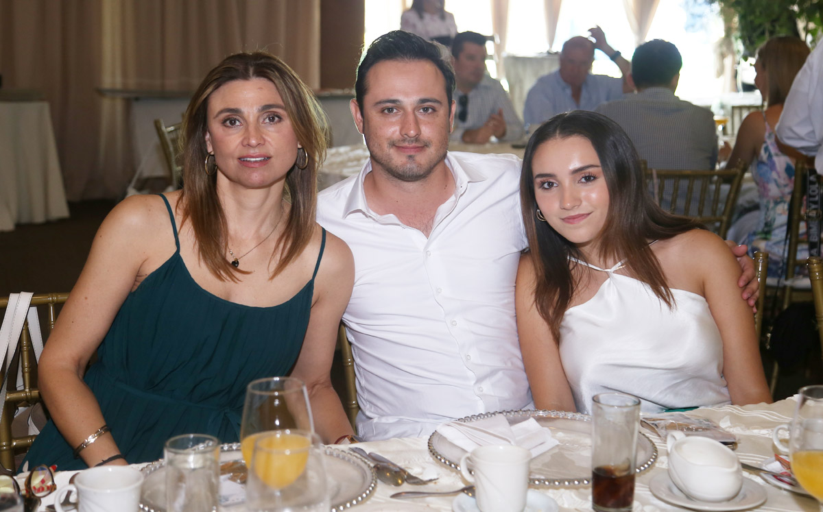 Natalia, José Francisco y Natalia