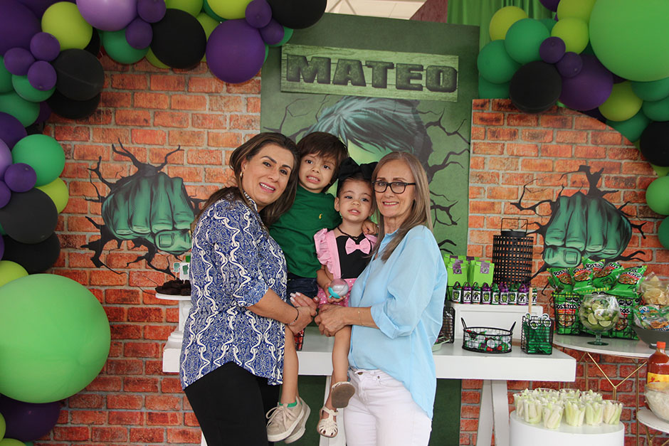 Rosario López, Mateo Labastida, Luciana Labastida, y María Teresa Padilla