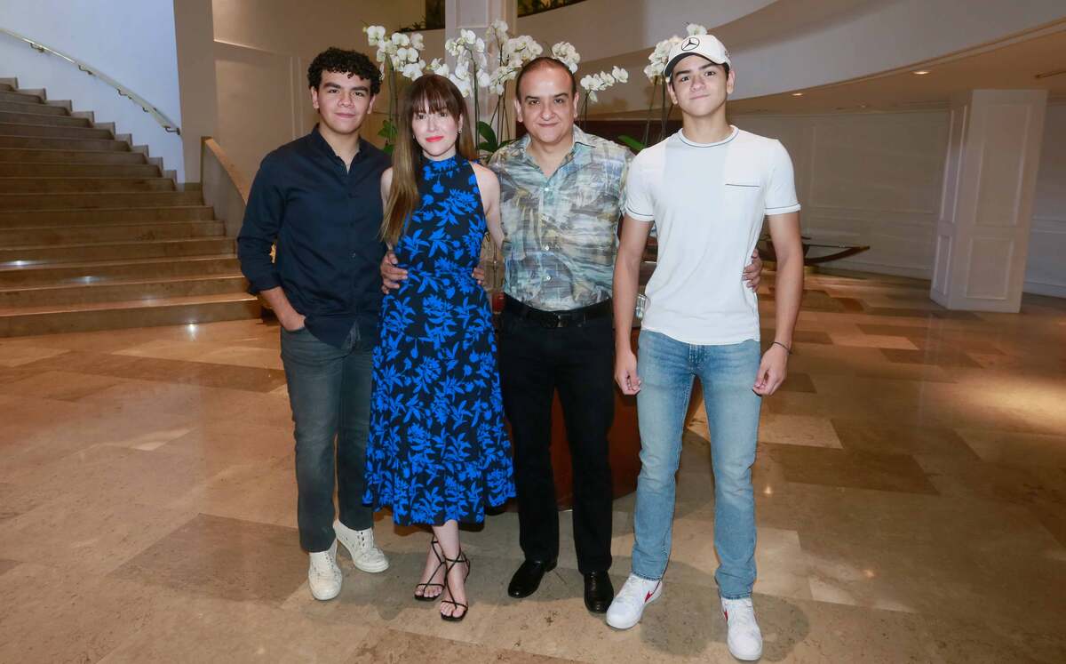 Sebastián Kuri, Gaby Espinosa de Kuri, Víctor Kuri y Víctor Kuri