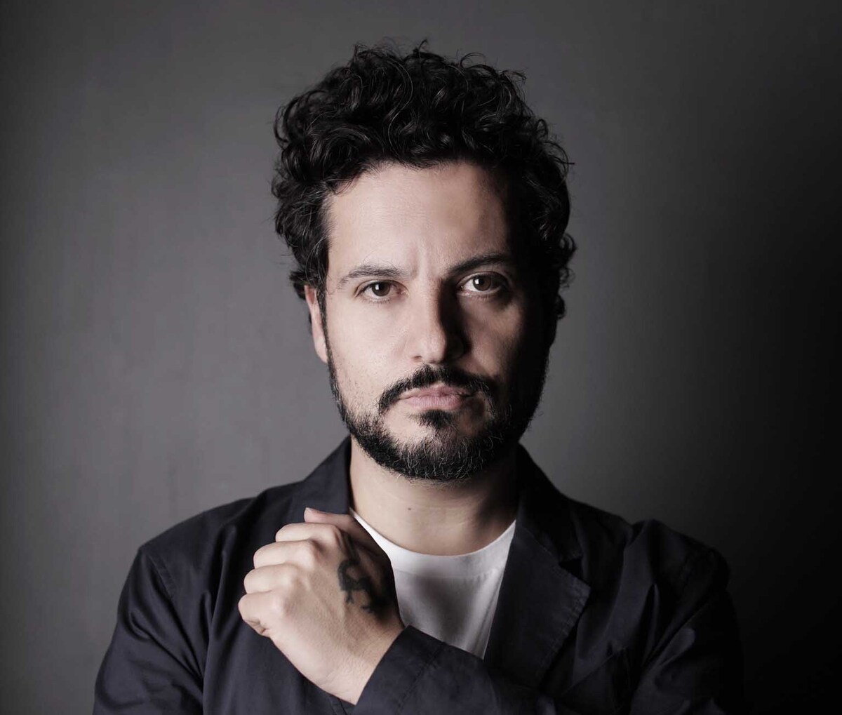 "No uso el teatro como un medio de activismo, sino como un canal de expresión de la realidad", nos dice José Manuel López Velarde.