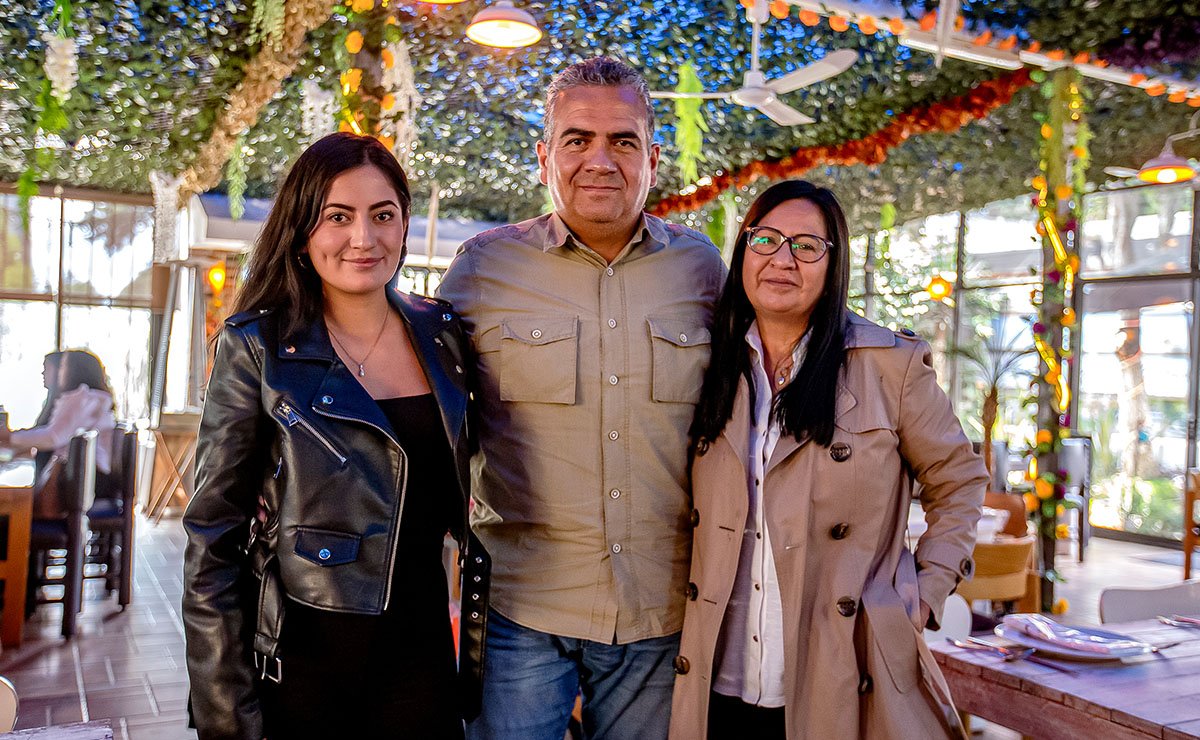 Nohemí Segura, Oscar Mendoza y Liz Mendoza