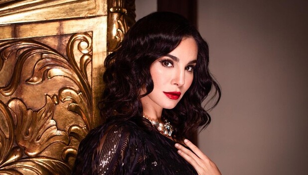 Martha Higareda muestra su habilidad en el pol dance. (Foto: Instagram).