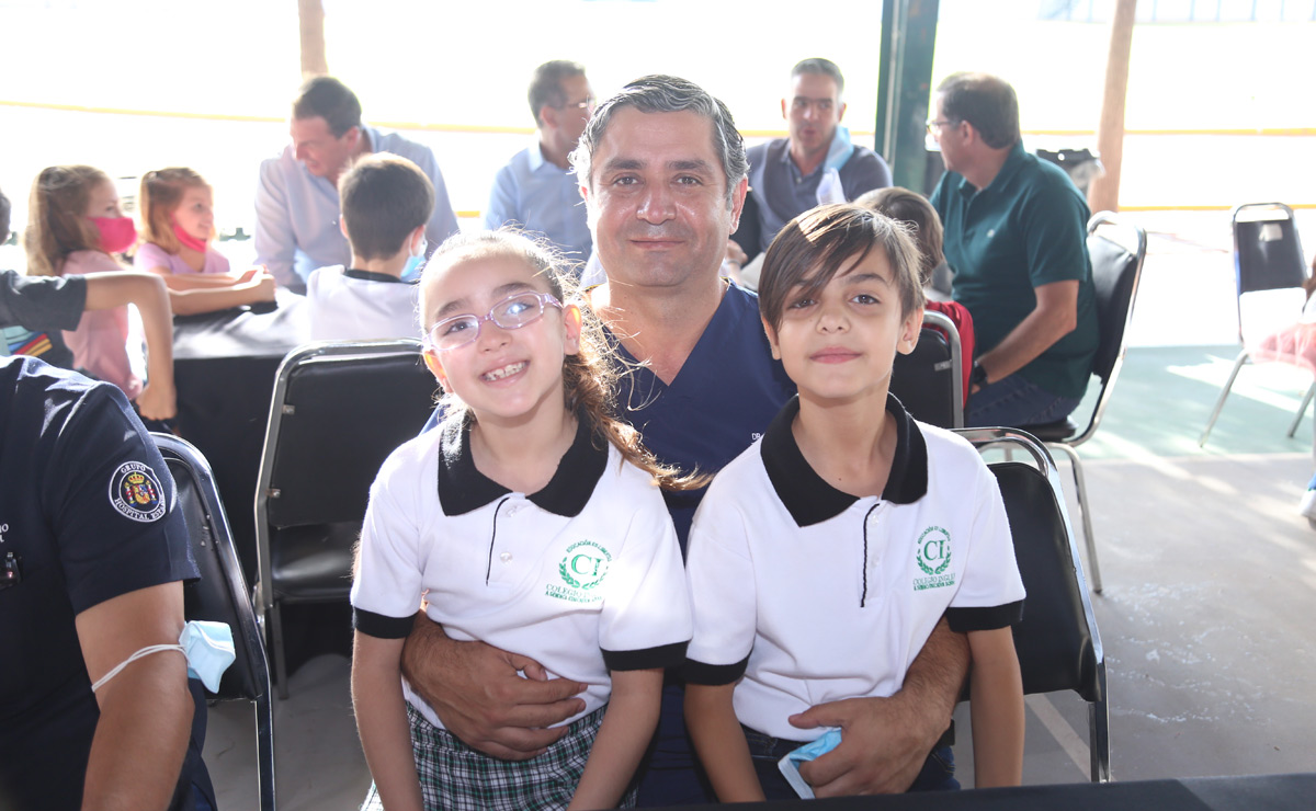 Alejandra, José Antonio y José Antonio