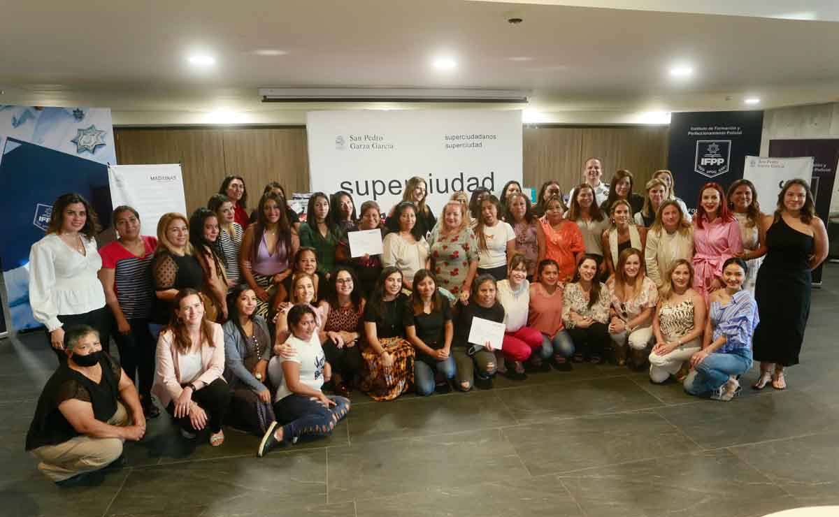 Madrinas de San Pedro con alumnas de Vamos Seguras / Fotos: Omar Valdez