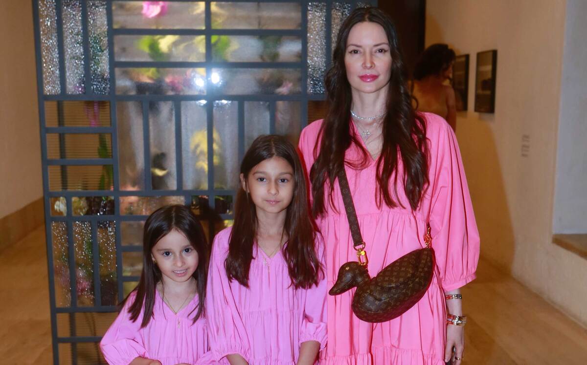 Nicole Saldívar, Zoé Saldívar y Brenda Martínez de Saldívar