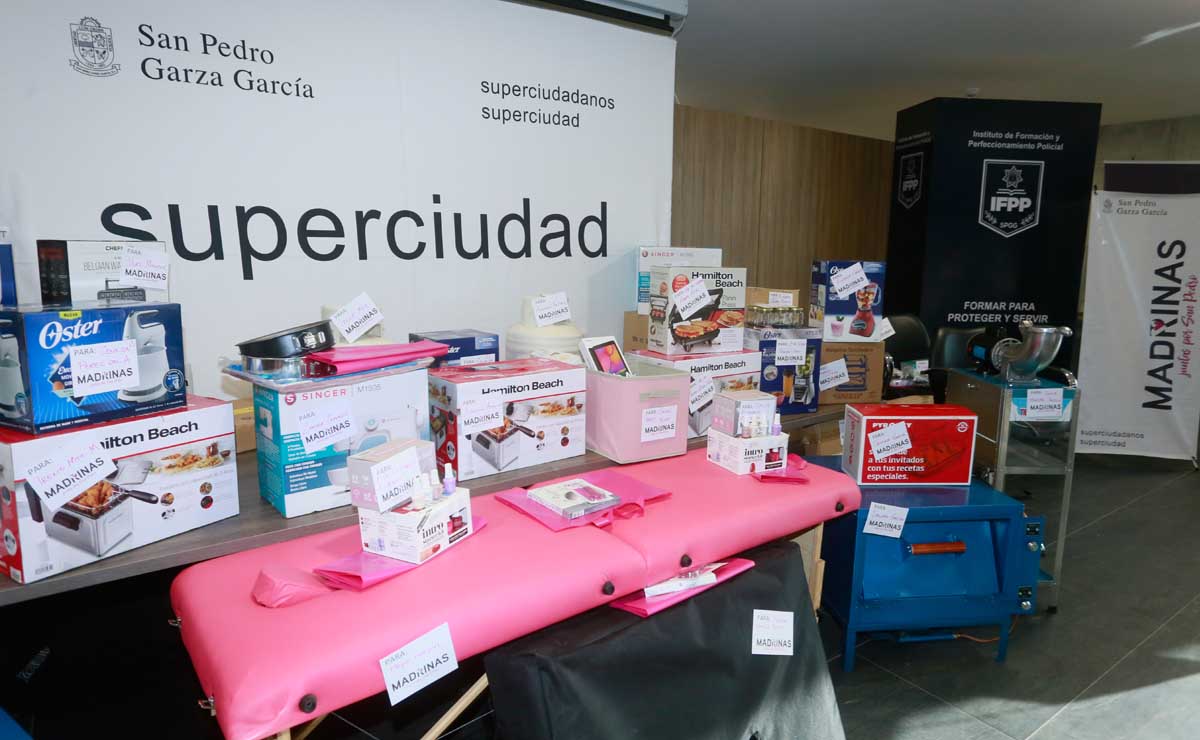 Regalos para  alumnas de Vamos Seguras / Fotos: Omar Valdez