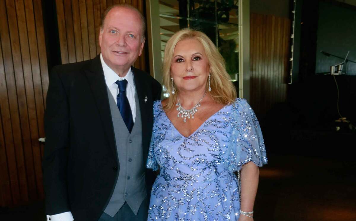 Sharon Back y Miriam Villarreal de Back