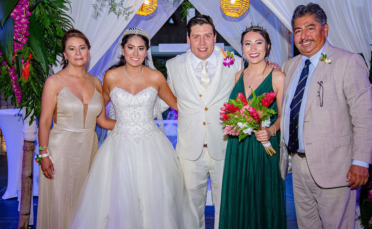 Familia de la novia. Olivia Jardón, Daniela Ortiz, Guillermo Ortiz y los novios