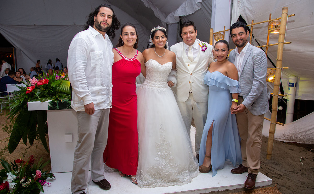 José Pablo Sánchez,Cristiane Garza, Liliana Ortiz, Adrian Camacho, Marie Piere Robles y Eduardo López