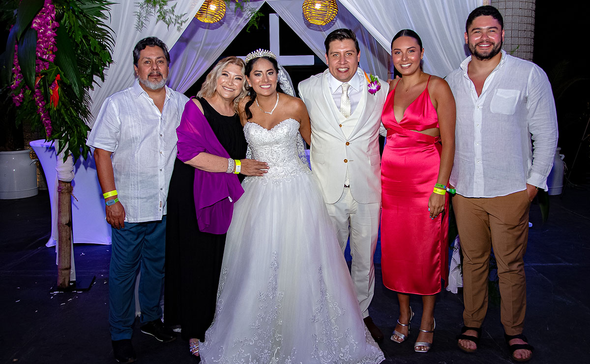Manuel Medina, María de los Ángeles Díaz, Lily Ortiz, Adrián Camacho, Andrea Medina y José Manuel Medina