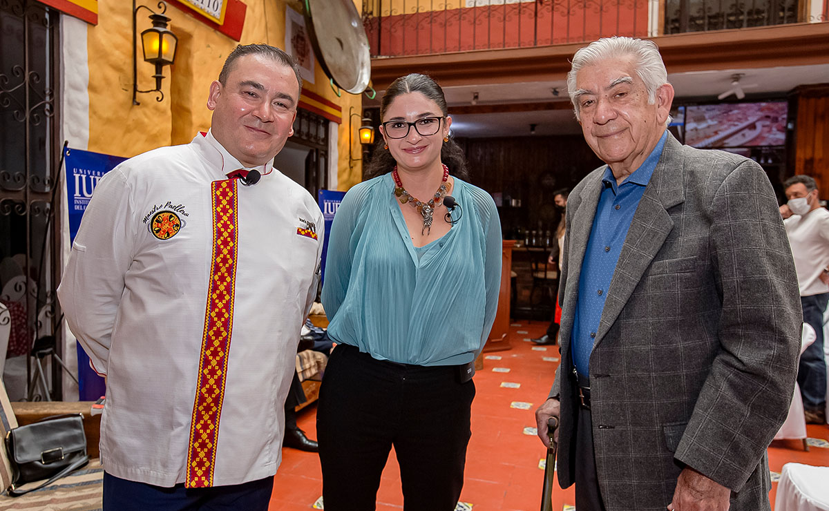 Mario Rojas, Mariana Mendoza y Horacio Reyes