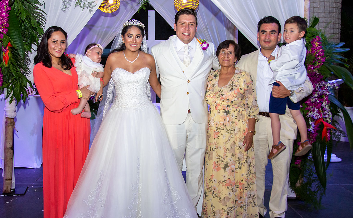 Marisol Jardón, Regina García,Liliana Ortiz, Adrian Camacho, Esthela Jardón, Antonio García y Emiliano García