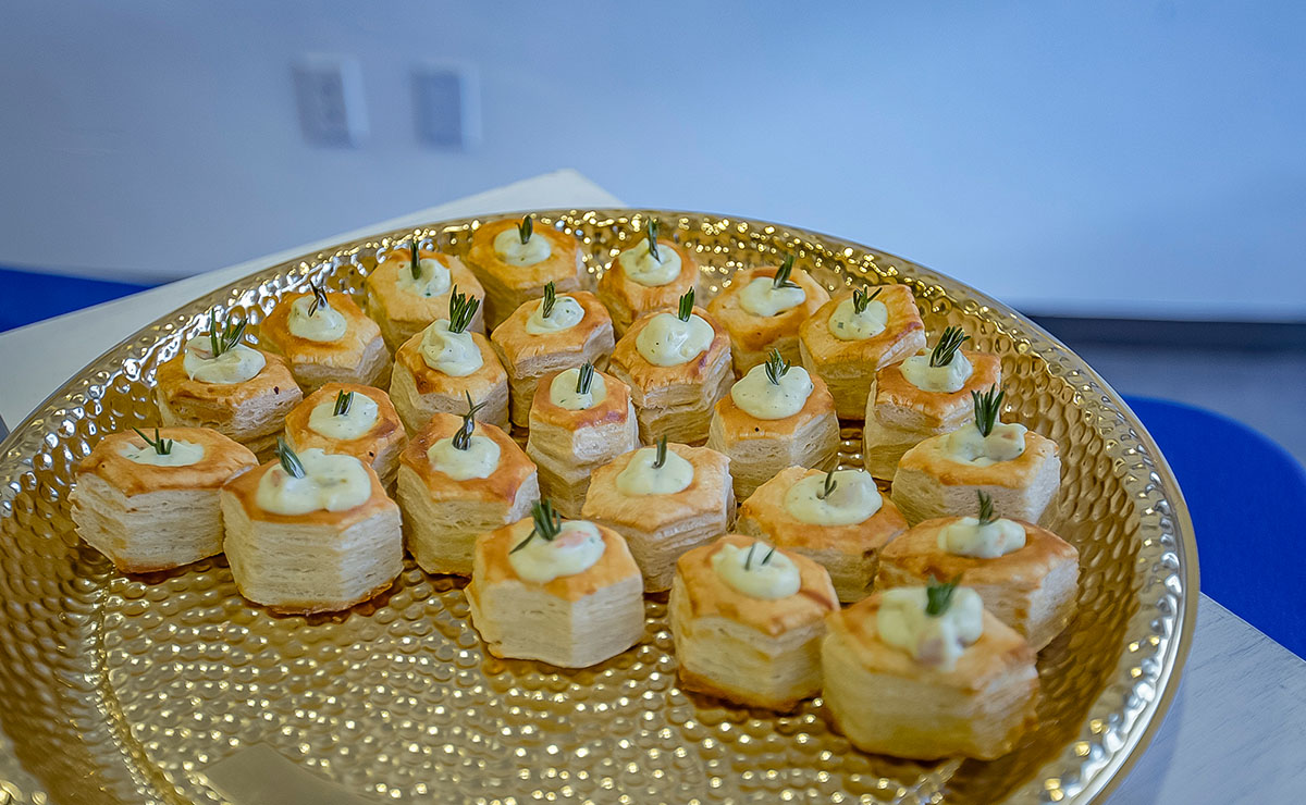 Se degustaron algunos bocadillos durante la inauguración