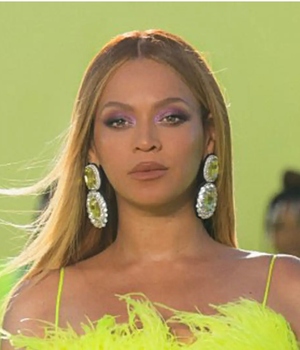 Beyoncé y el bikini de cristales que usó para la portada de su nuevo álbum