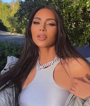 Kim Kardashian presume mini cintura después de perder casi 10 kilos