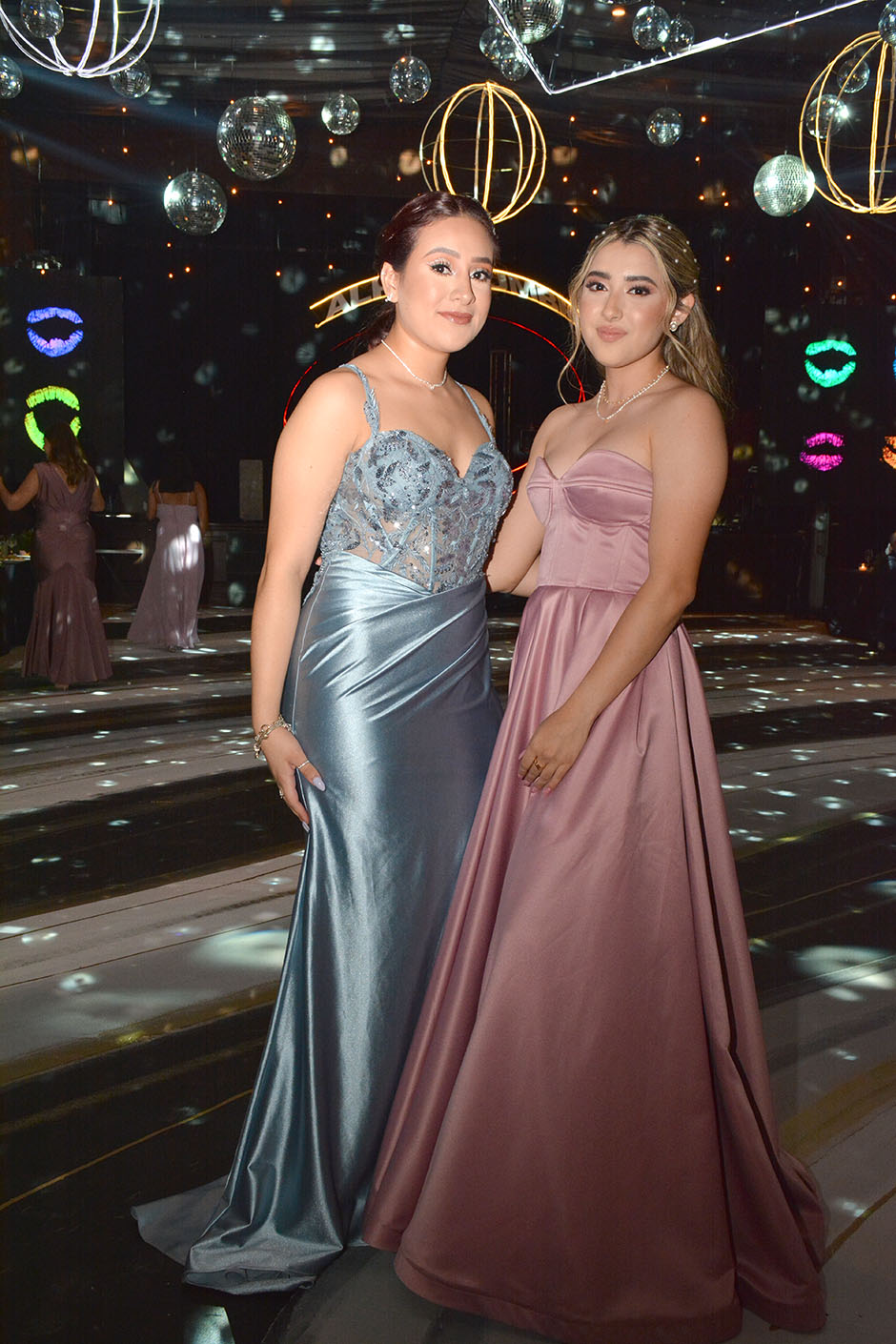 Mónica Alvarado y Valeria Villa