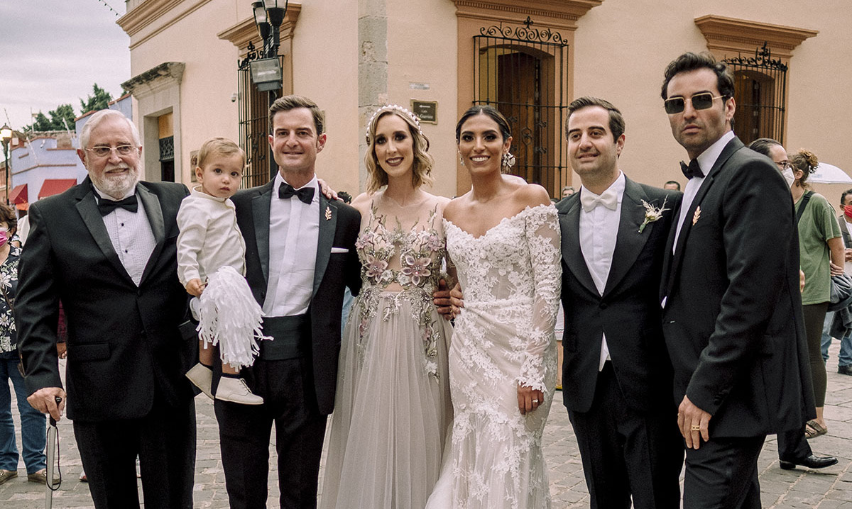 La feliz pareja junto a José María Solana Rivero, José María Solana, Lorena Lemini y Francisco Solana
