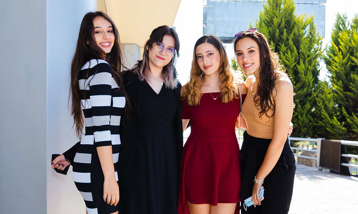 Daniela Campos, Mariana Campos, Ana Sofía Correa y Montserrat de Icaza