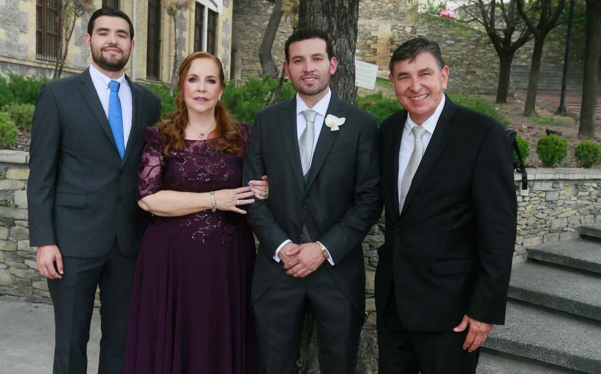 Alejandro Cano, María Teresa Quiroga, Mauricio Cano y Othón Cano