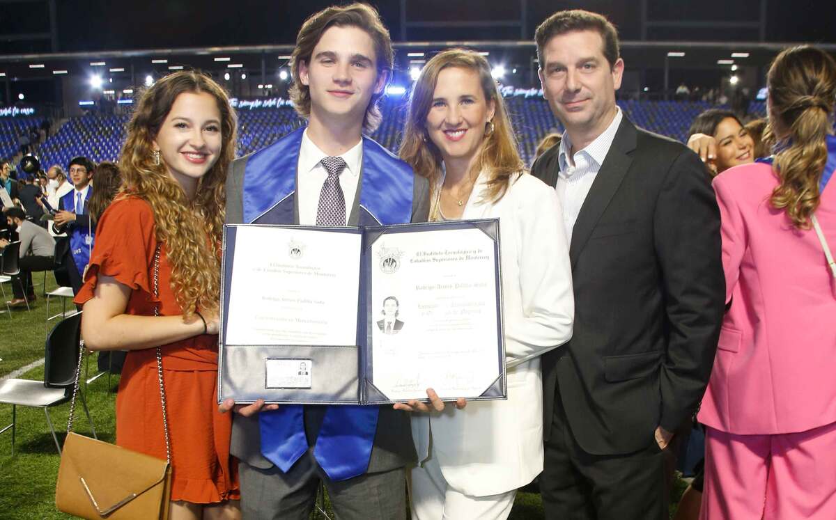 Ana Paola Páez, Rodrigo Padilla, Éricka Sada de Padilla y Rodrigo Padilla