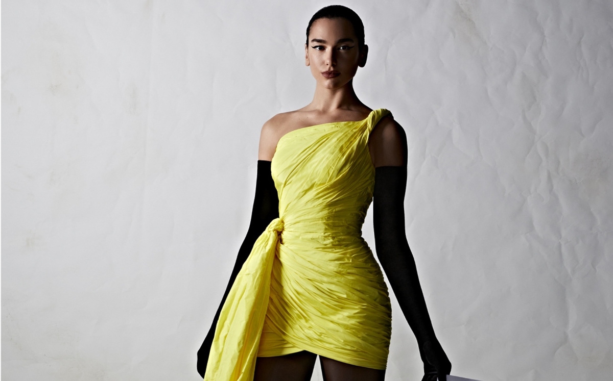 DUA LIPA EN BALENCIAGA