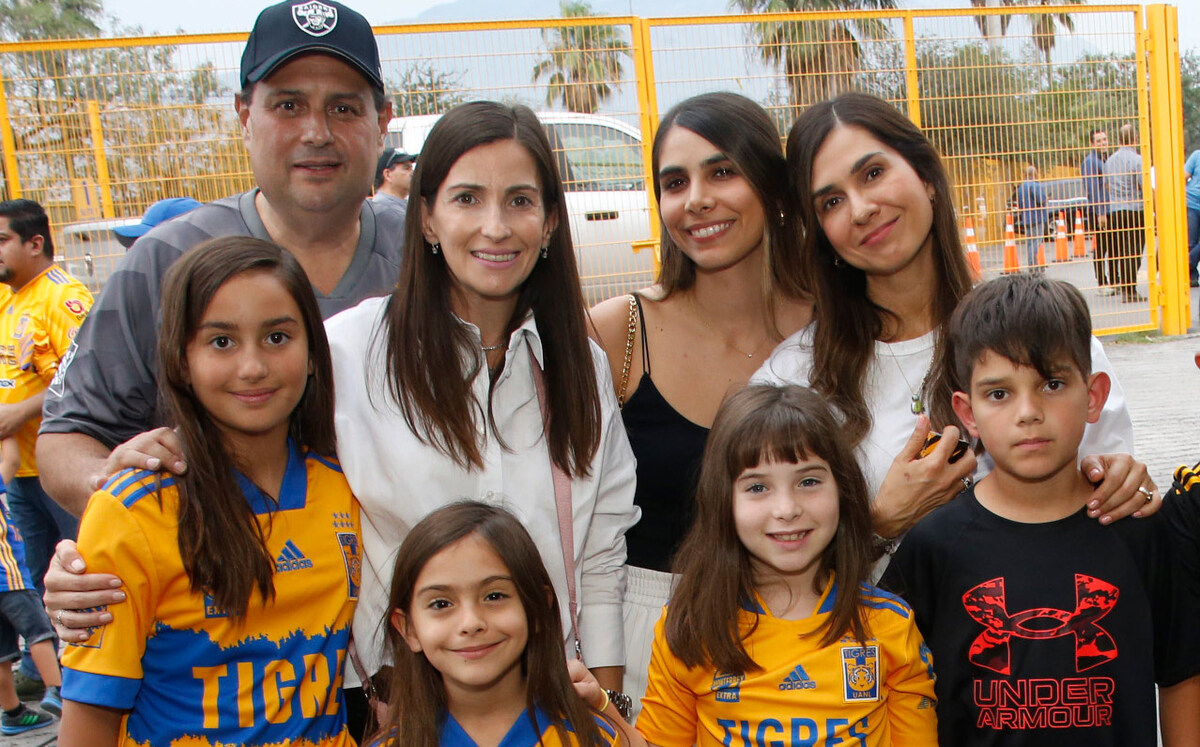 Federico Cruz, Andrea Escamilla, Carolina Todd, Lucía Todd, Andrea Cruz, Regina Cienfuegos, Eva Cienfuegos y Frank González
