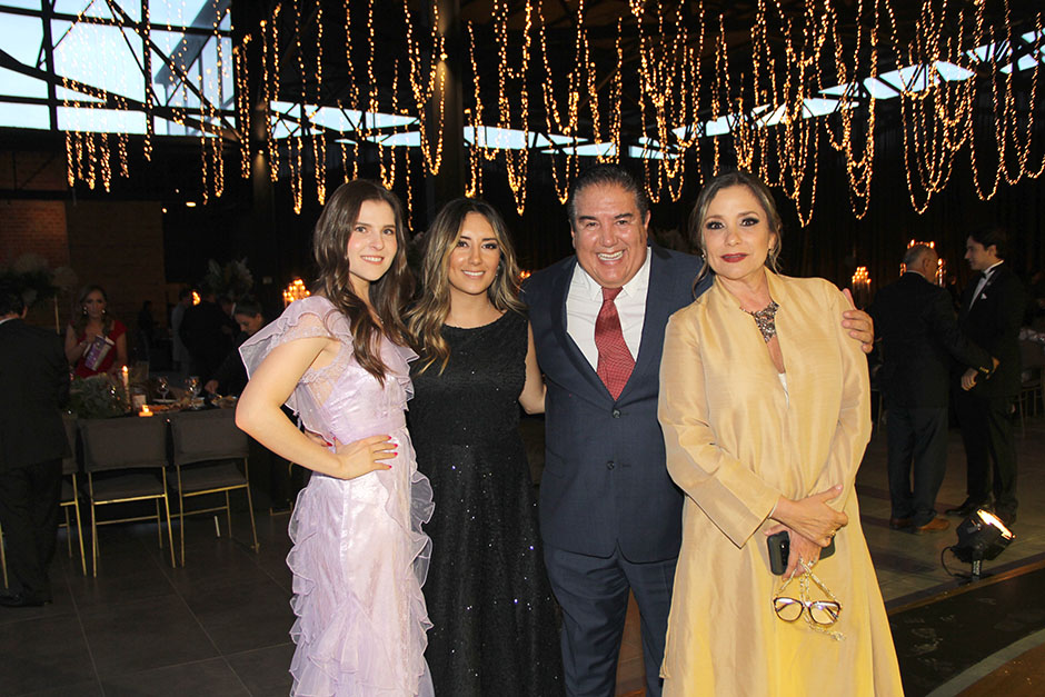 Fer Villaseñor, Viviana Álvarez, Raúl Álvarez y Laura Farías