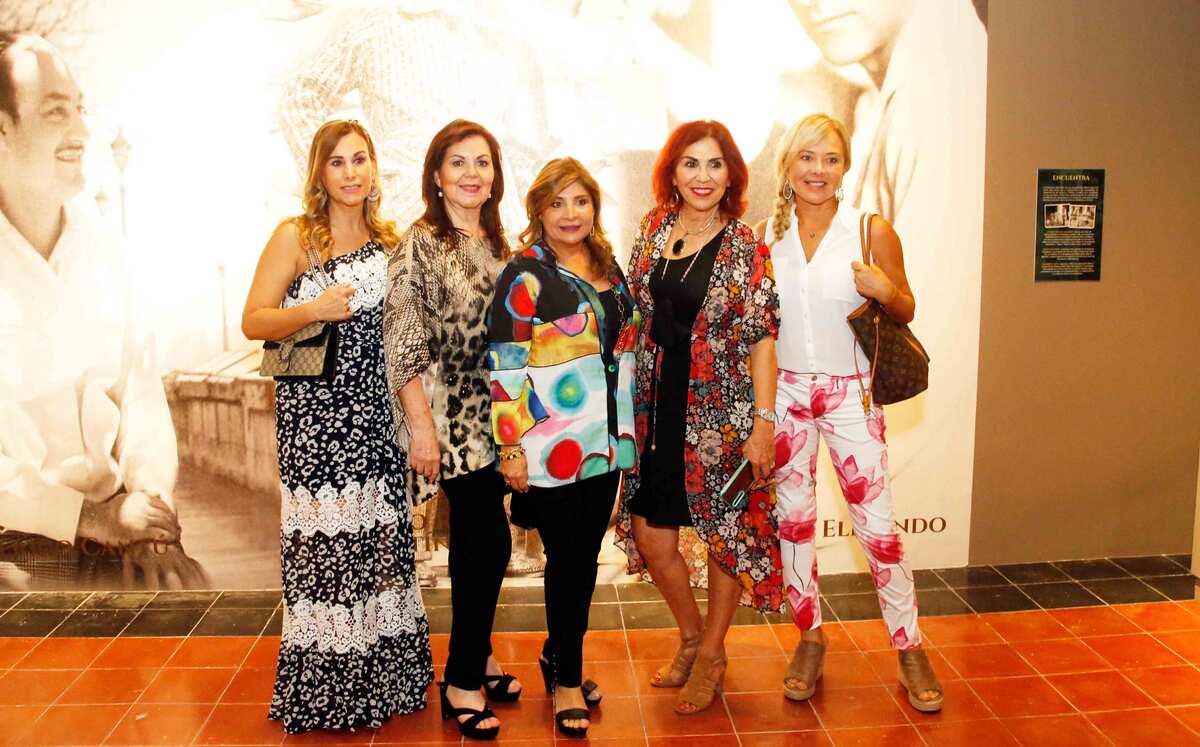 Graciela Tancredi de Flores, Maricela Guzmán, Claudia Chávez de García, Paty García y Teté García Luna de Barrera