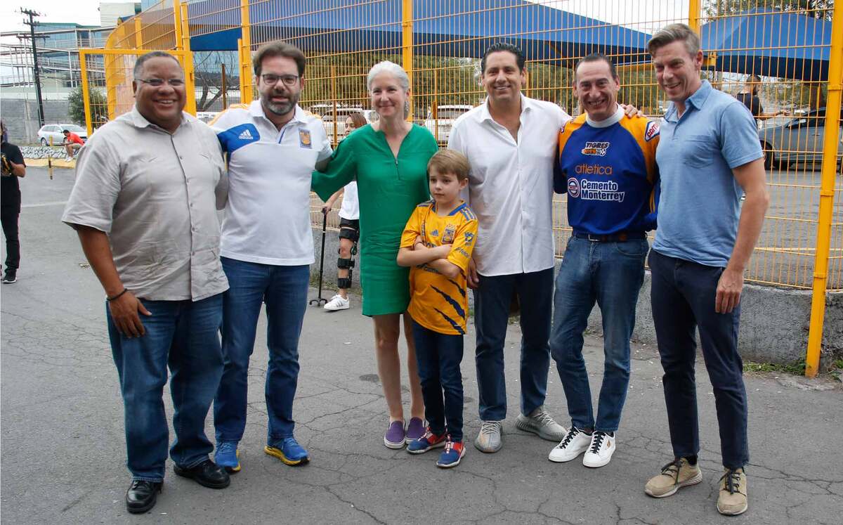 Mauricio Dohener, Homero Niño De Rivera y Adrián Páez acompañados por autoridades de Estados Unidos