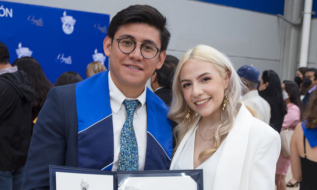 José Francisco Javier y Daniela Monsalvo