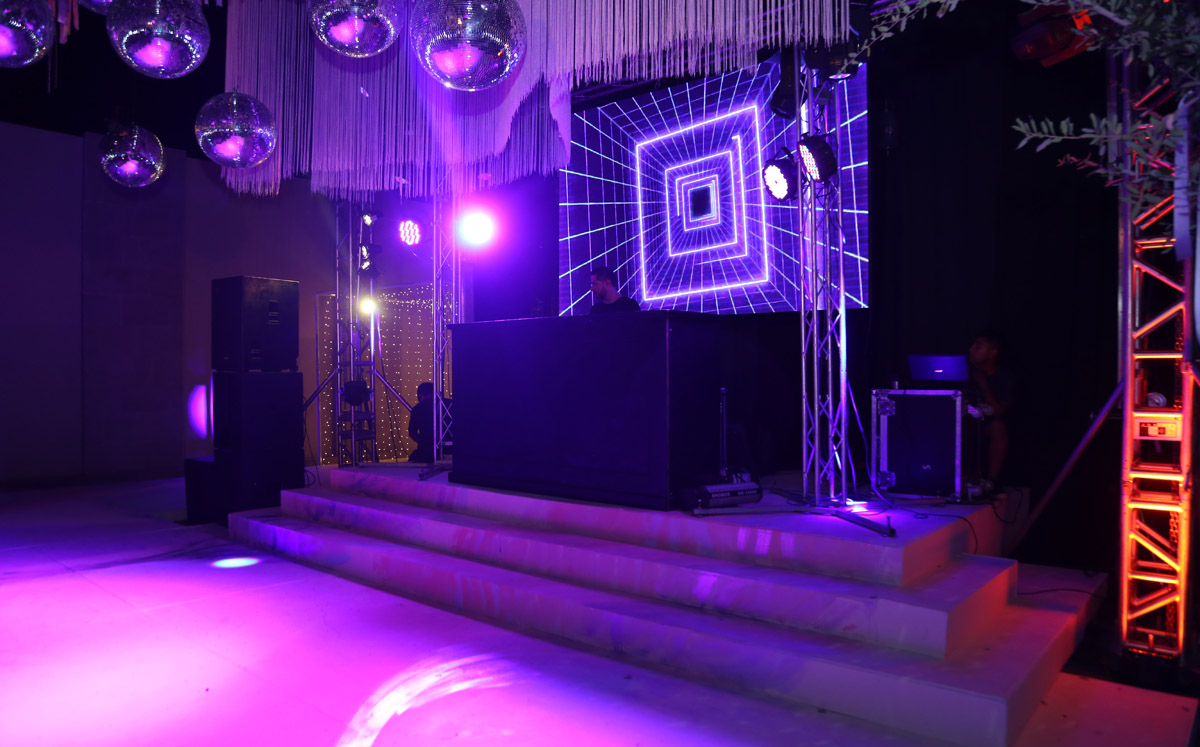 Un Dj amenizó la noche