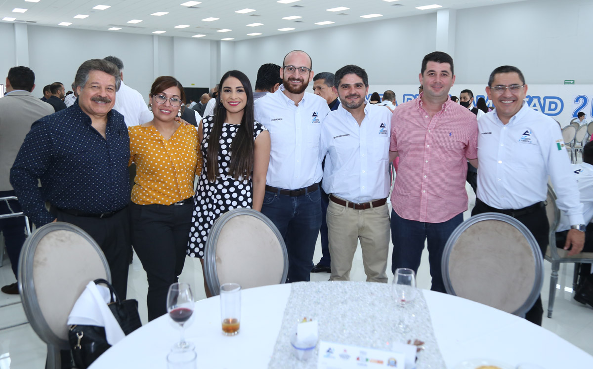 Alberto, Liz, María, Omar, Ricardo, Luis y Mariano