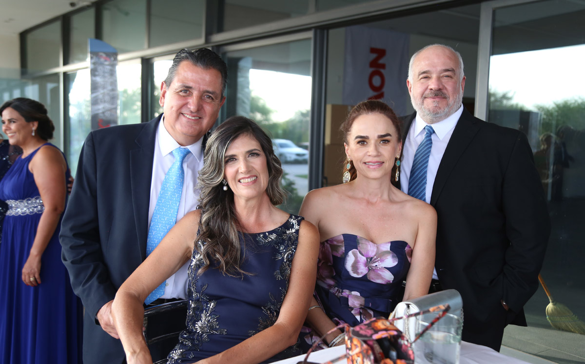 Antonio, Cristina, Angélica y Tonos