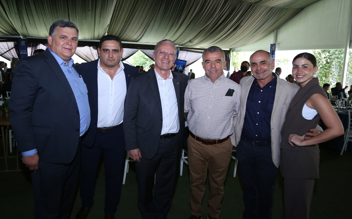 Fernando, Jorge, José, Armando, Mario y María