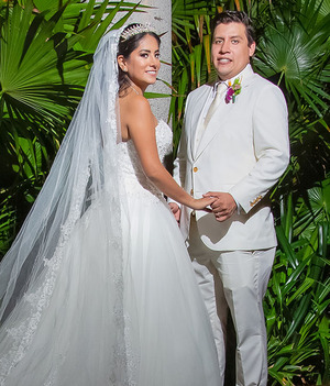 Lily Ortiz de Camacho y Adrián Camacho