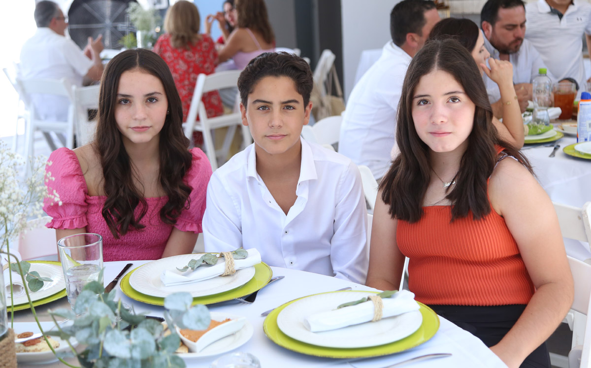 Sofía, René y María