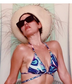 Stephanie Salas se une a la tendencia del bikini de tiras a sus 52 años (Foto: Instagram)