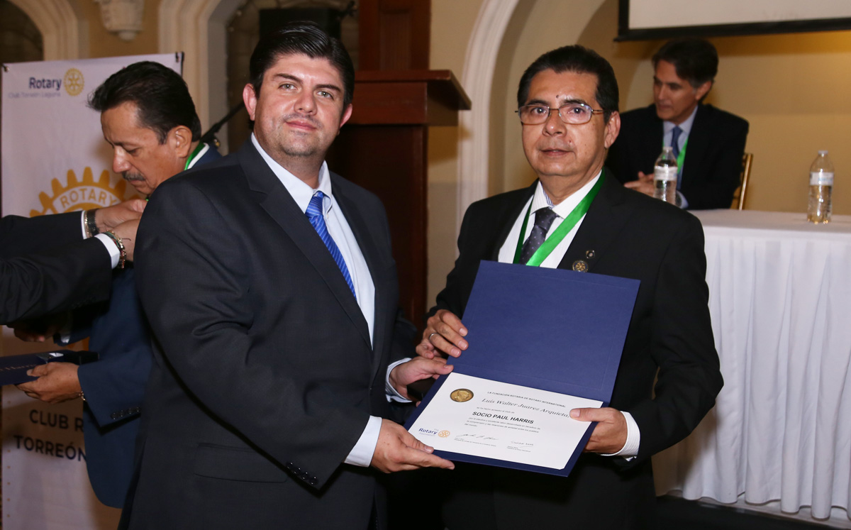 Walter Juárez recibió la medalla Paul Harris por 22 años de labor