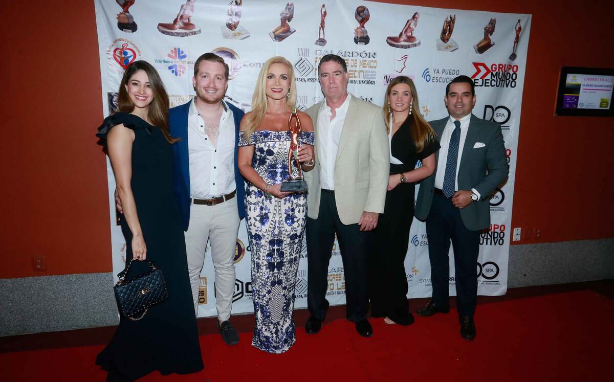 Eugenia Saide, Tomás Poblete, Vero Lepeley, Alejandro Nájera, Cata Poblete y Raúl Bribiesca