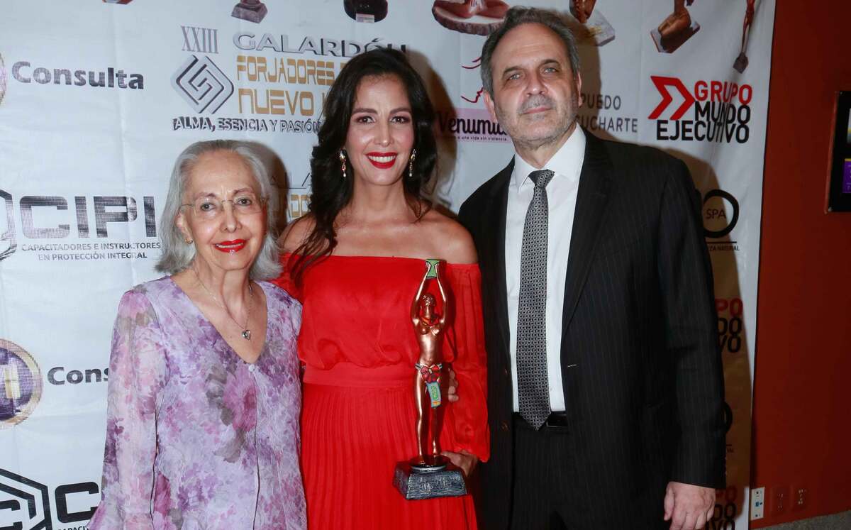 Mary Saenz, Lucia Saenz y Guillermo Muñoz