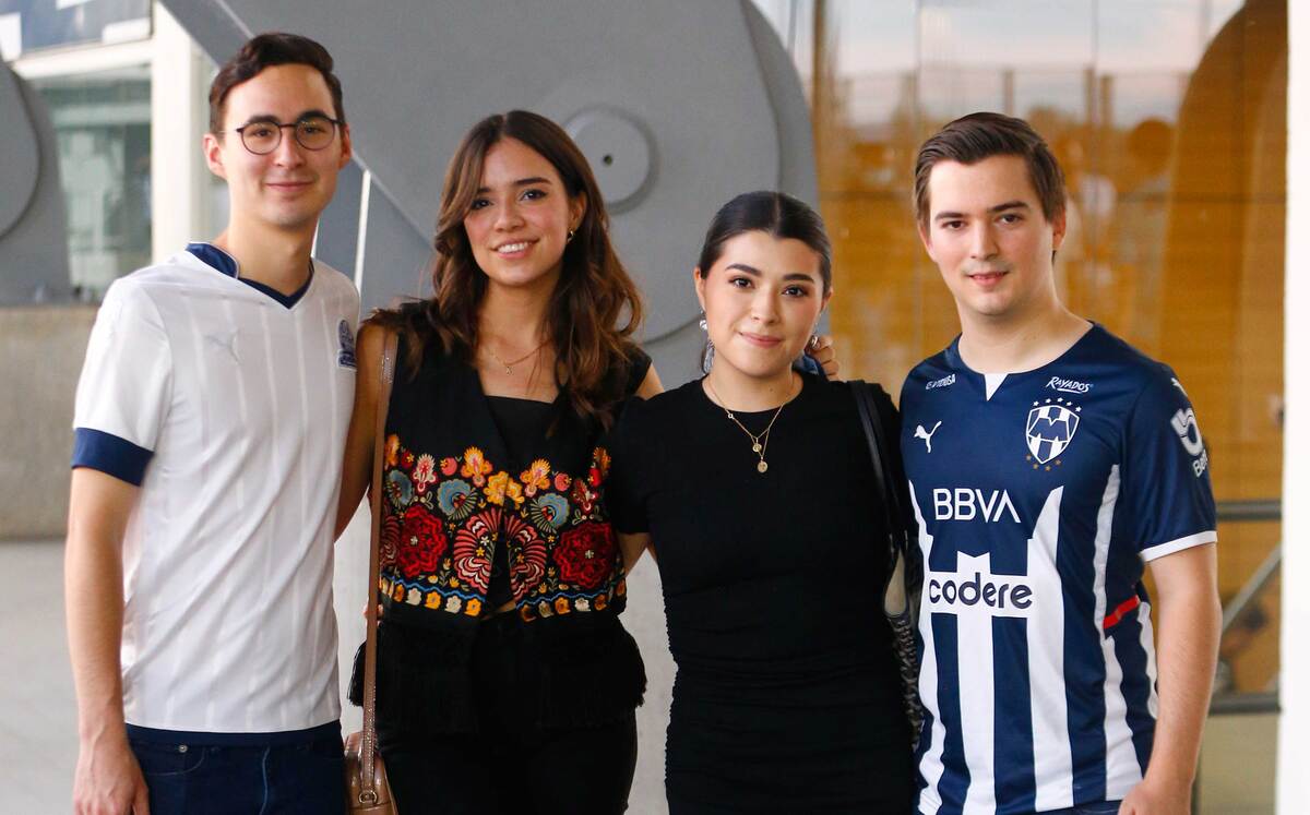 Roberto Melo, Alejandra González, Marifer Portillo y Antonio Escamilla