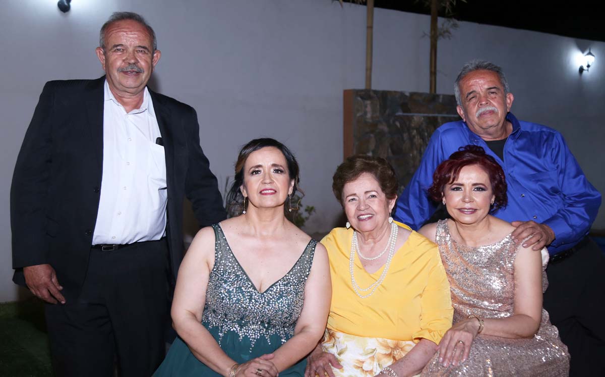Jaime, Lupita, Oliva, Elvira y Jorge