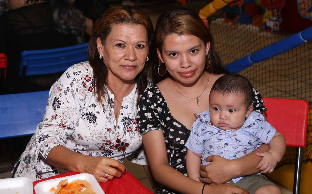 Lourdes, Jennifer y Leonel