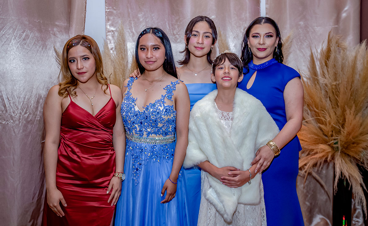 Gabriela Guzmán, Arlette  Miranda, Victoria Carrillo, Carolina Carrillo y Selene Carrillo