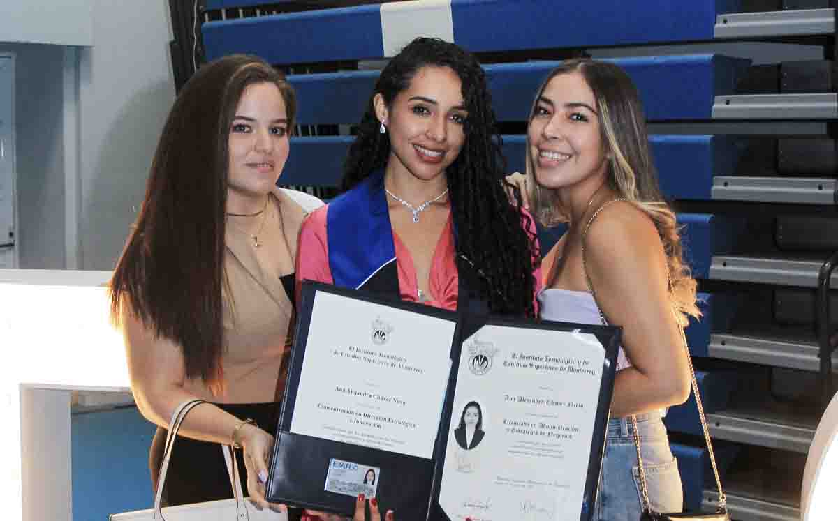 Alumnos Graduados / Fotos: José Chang