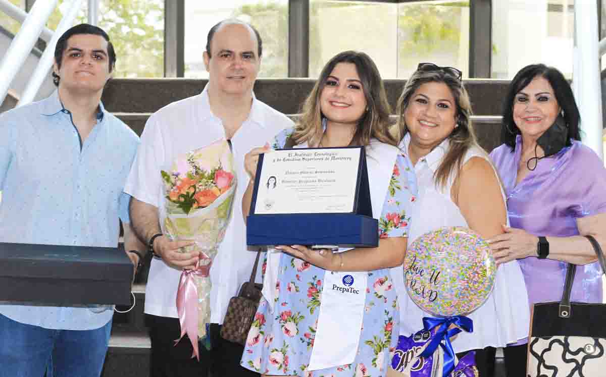 Natalia Manzur junto a su familia / Fotos: José Chang