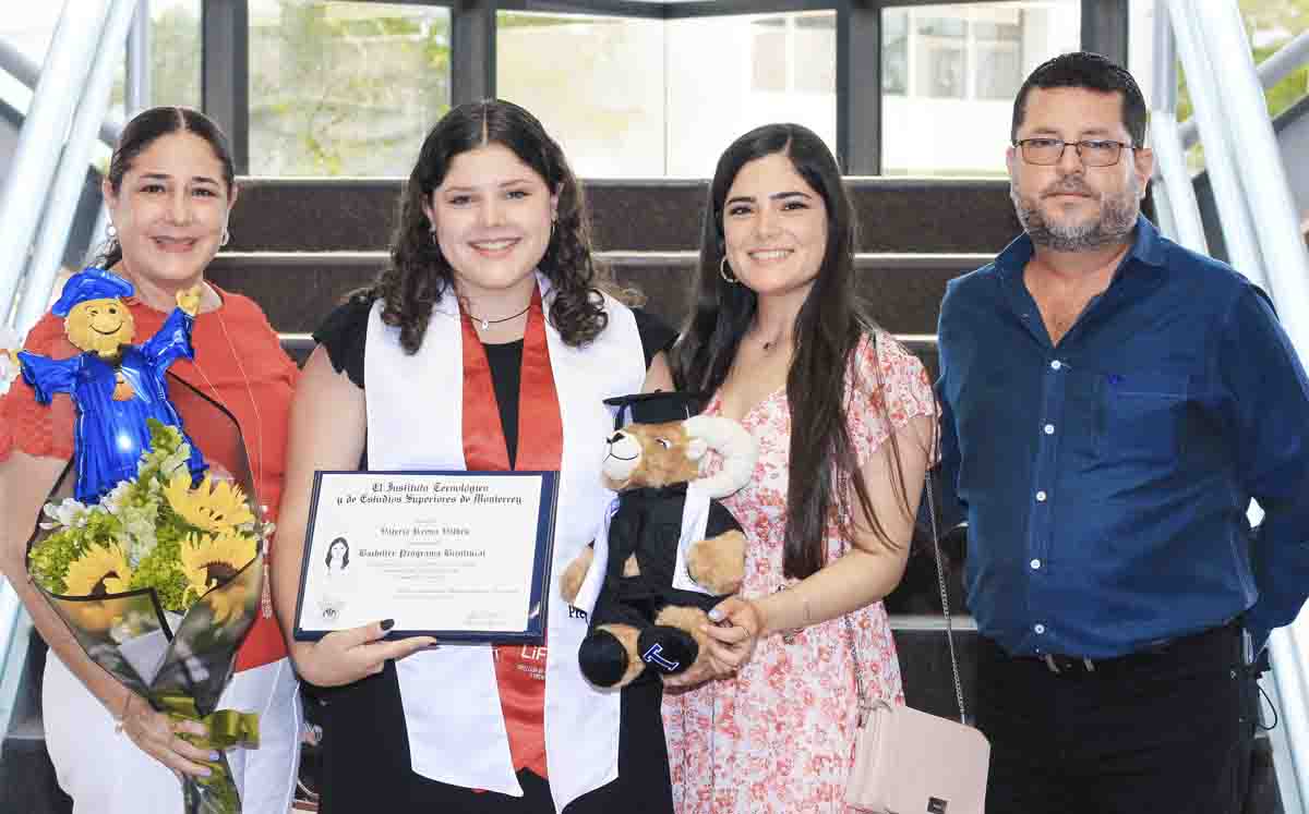 Valeria Reyna junto a su familia / Fotos: José Chang