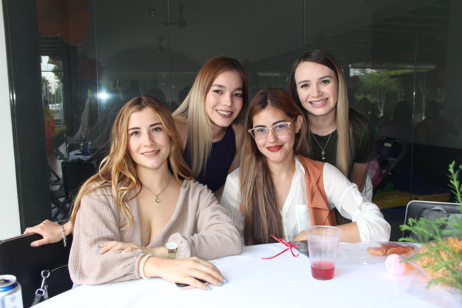 Karen Coronado, Kathya Coronado, Silvia Lagarda y Sofía Vega.