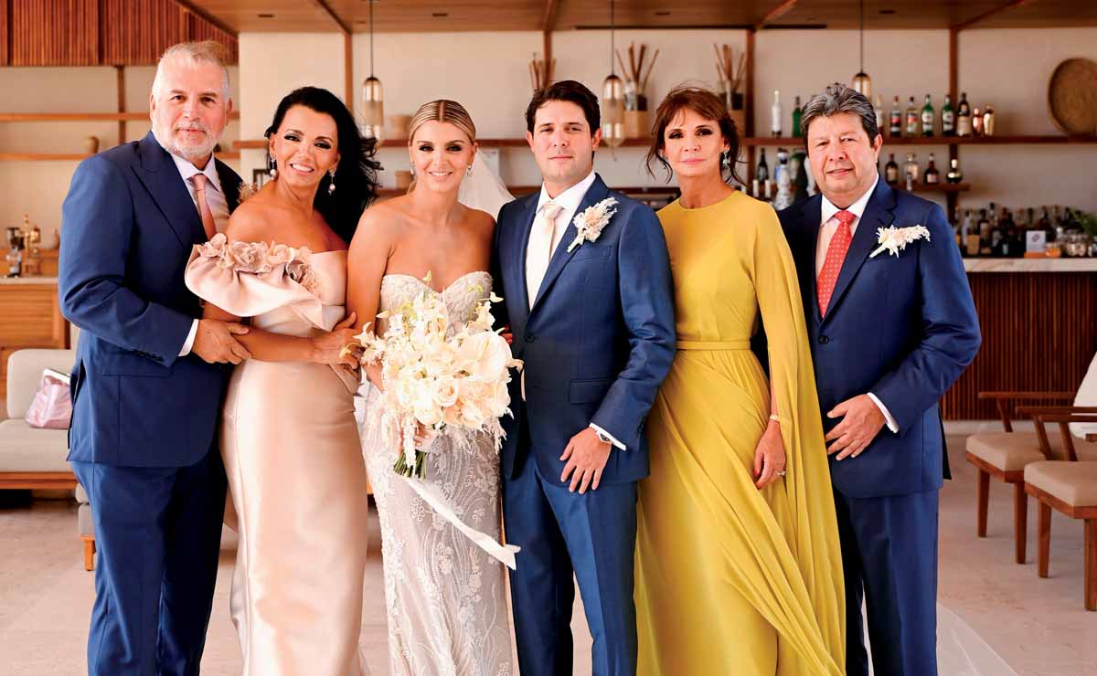 Moni y Eugenio junto a sus papás Gustavo Morton, Mónica Galván de Morton, Marcela de Silva De Garza y José María Garza / Fotos Alejandro Manzo